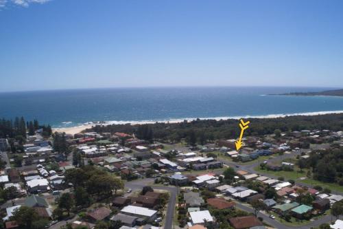 Beach Retreat Bring your own linen in South West Rocks, Australia