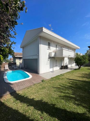 White House — 4-Star Luxury Hotel in Aci Catena, Italy