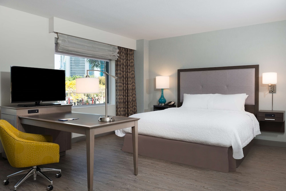 Hampton Inn & Suites Miami Wynwood Design District - photo 15