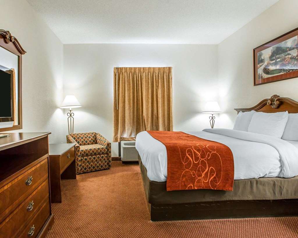 Comfort Suites Jefferson City - photo 20