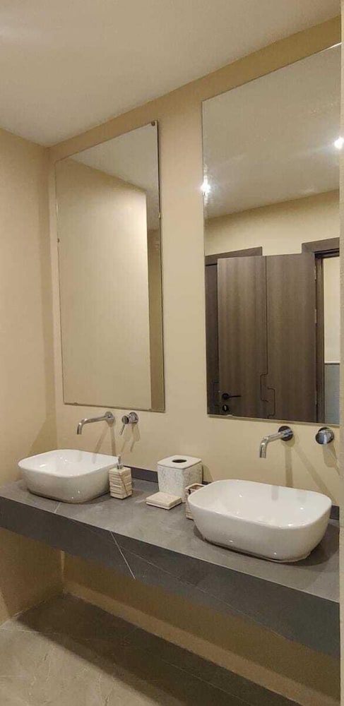 Lazöy Hotel in Unknown City, Oman