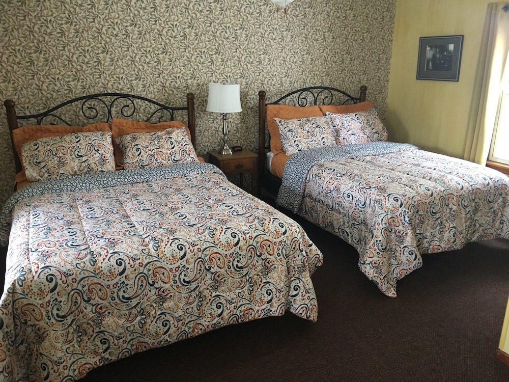 The Colonial Motel - photo 20
