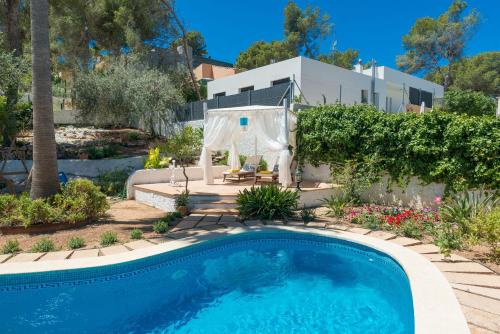 E253 Los Pinos by Mallorca Villa Selection — 4-Star Luxury Hotel in Santa Ponsa, Spain