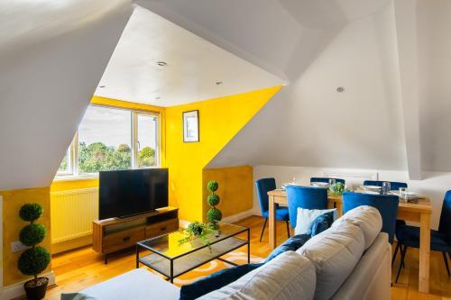Ealing Common Contractor Flat — 5-Star Luxury Hotel in Ealing, United Kingdom