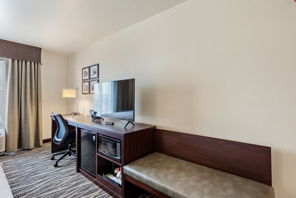 Cobblestone Hotel & Suites Little Chute - photo 21