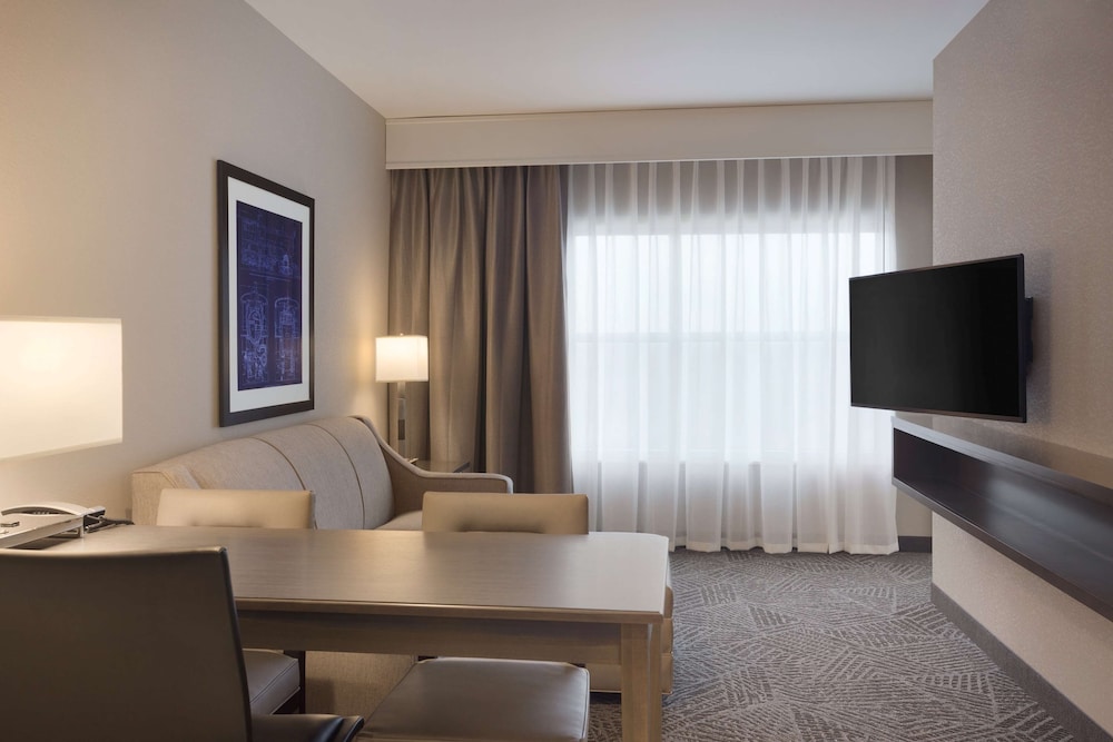 Embassy Suites by Hilton Kansas City Olathe - photo 16