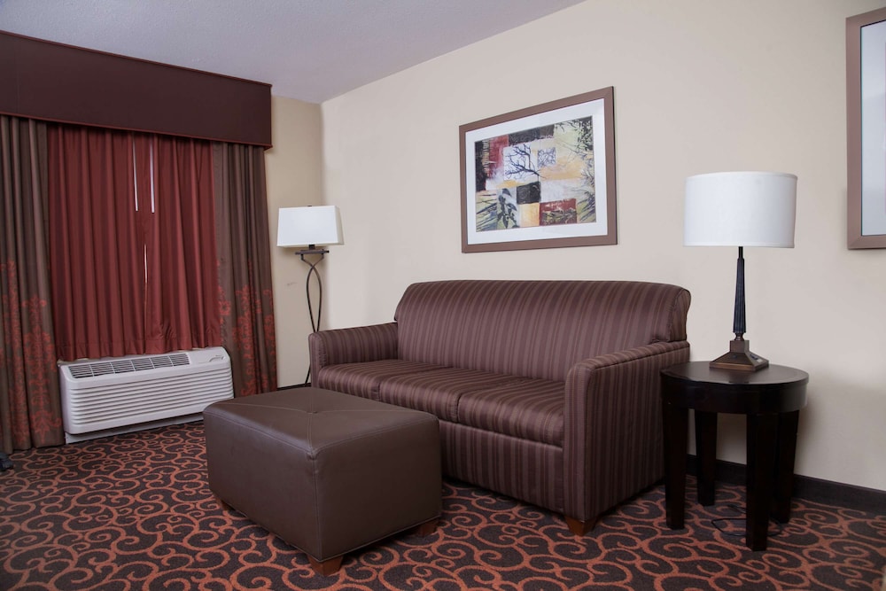 Hampton Inn & Suites Dickinson - photo 36