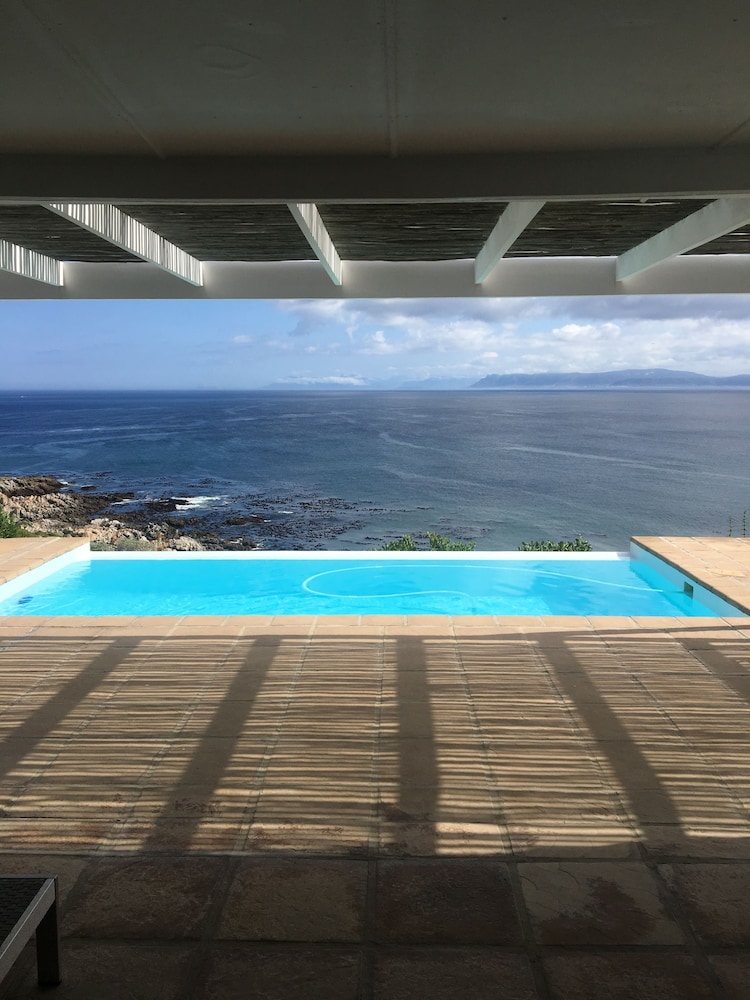 La Petite Baleine — 4-Star Luxury Hotel in Cape Town, South Africa