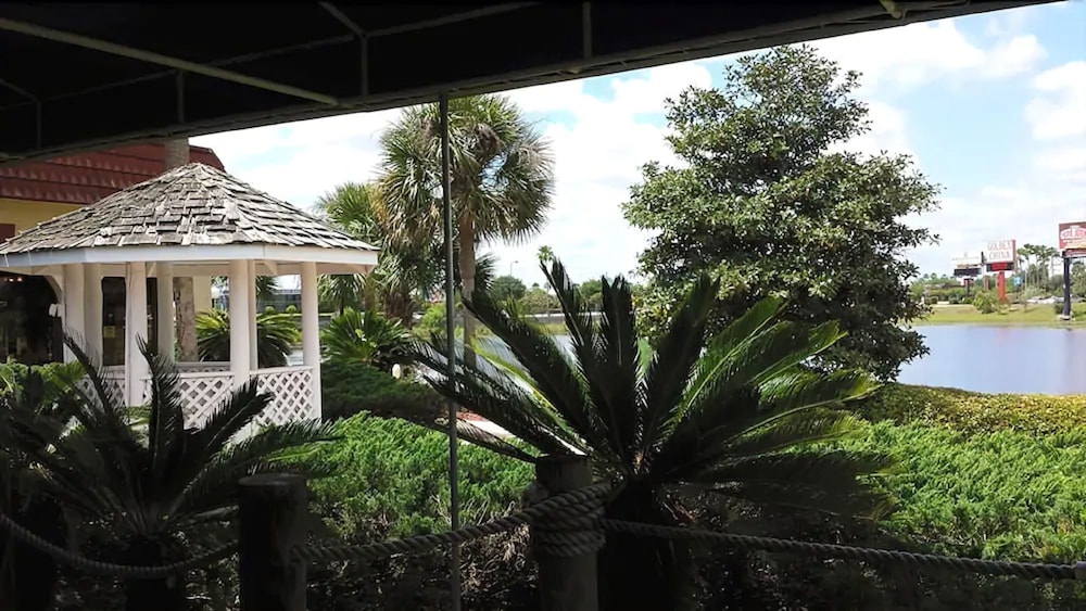 Maingate Lakeside Resort - photo 37