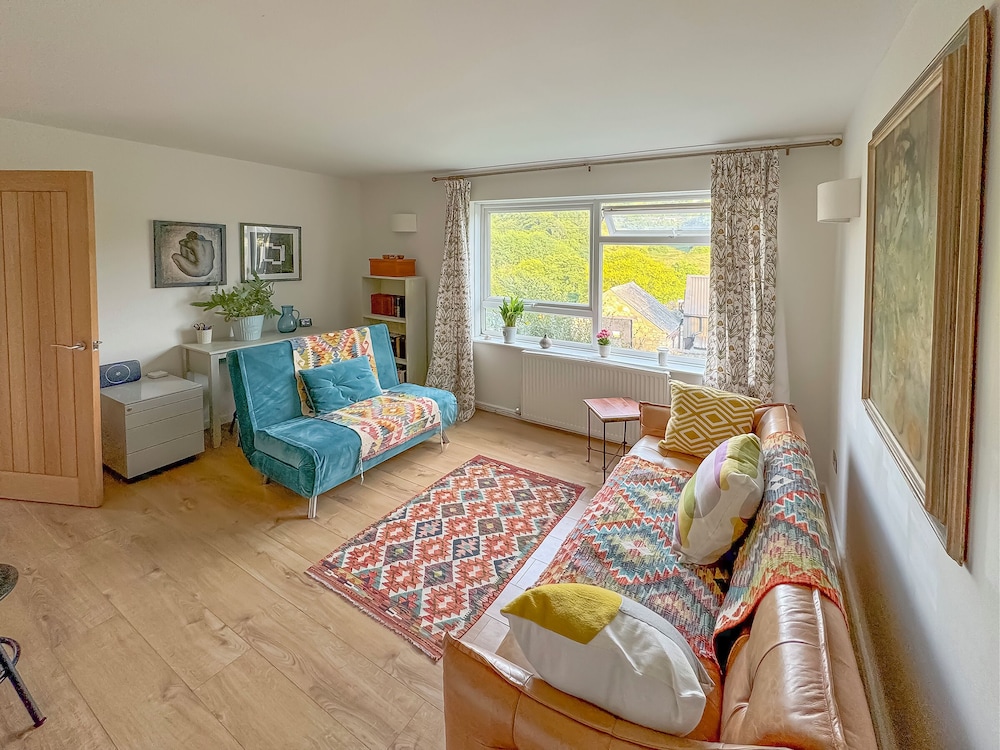 Stroud's Golden Valley 2 bedroom Apartment Retreat — 4-Star Luxury Hotel in Stroud, United Kingdom