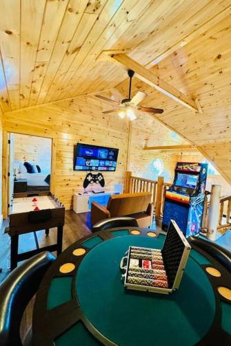 New Indoor Pool PS 5 Hot tub Parkway — Pigeon Forge — photo 5