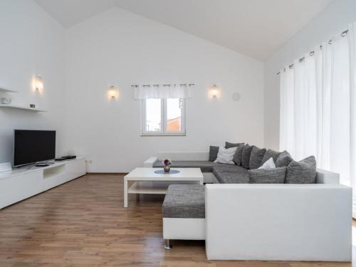 Villa S Five Bedroom Villa with Private Pool — 4-Star Luxury Hotel in Vodice, Croatia