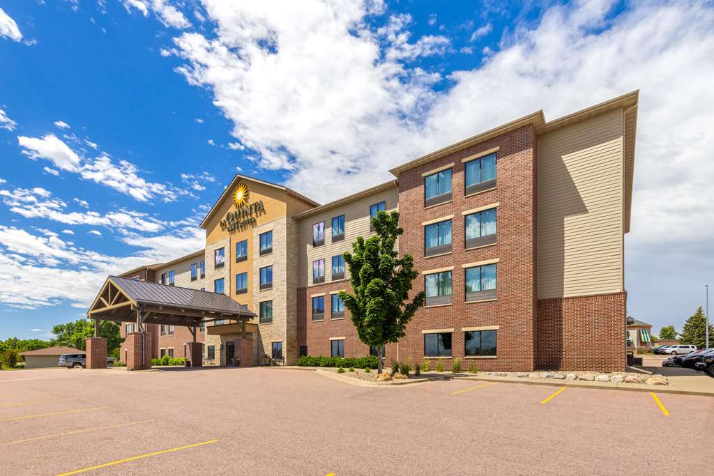 La Quinta Inn & Suites by Wyndham Sioux Falls - photo 3