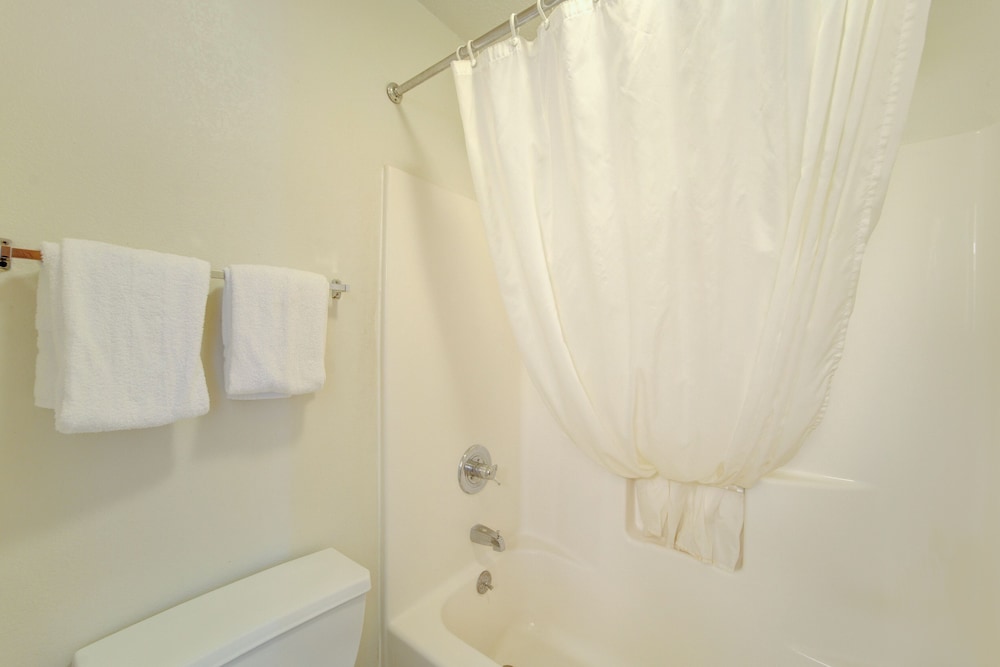 Capital O Amerihost Inn and Suites Fulton Hwy 54 MO - photo 34