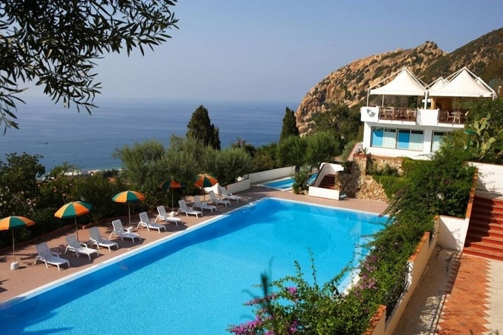 Hotel Villaggio Capo Alaua — Gioiosa Marea