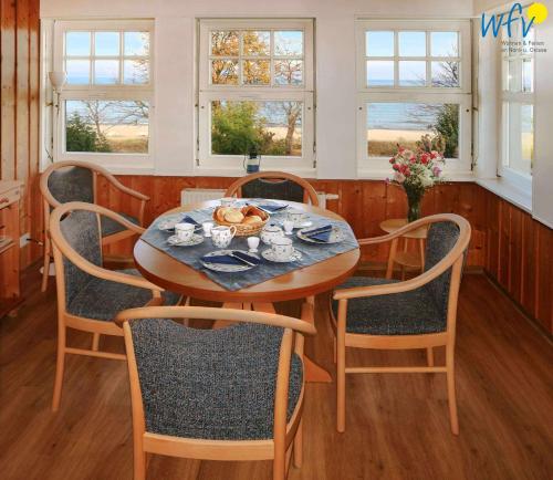 Weisses Rössl Ferienwohnung Wellenreiter — 4-Star Luxury Hotel in Ostseebad Binz, Germany