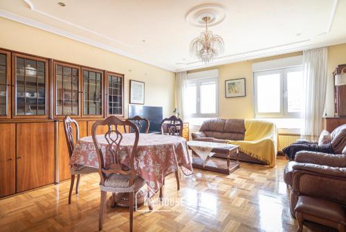 MyHouseSpain Amplio apartamento con vistas en pleno centro — 4-Star Luxury Hotel in Gijon, Spain