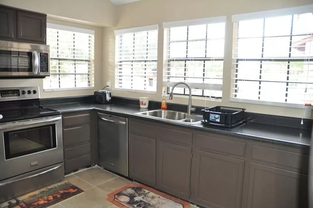 Charming 2BR 2BA by BlueBarrelHomes - photo 8