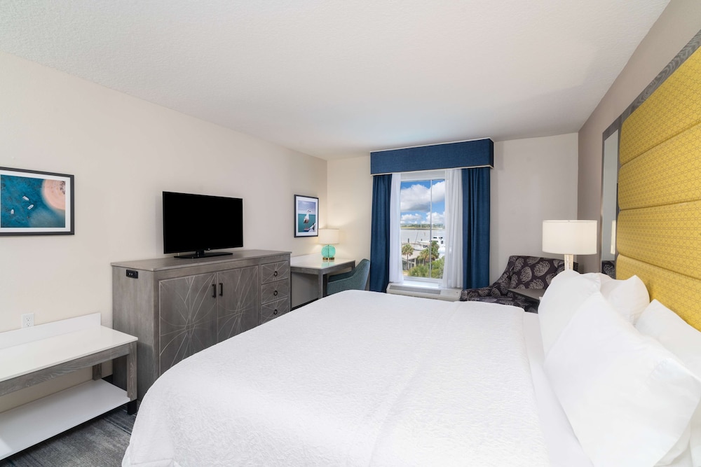 Hampton Inn and Suites Amelia Island Historic Harbor Front - photo 22