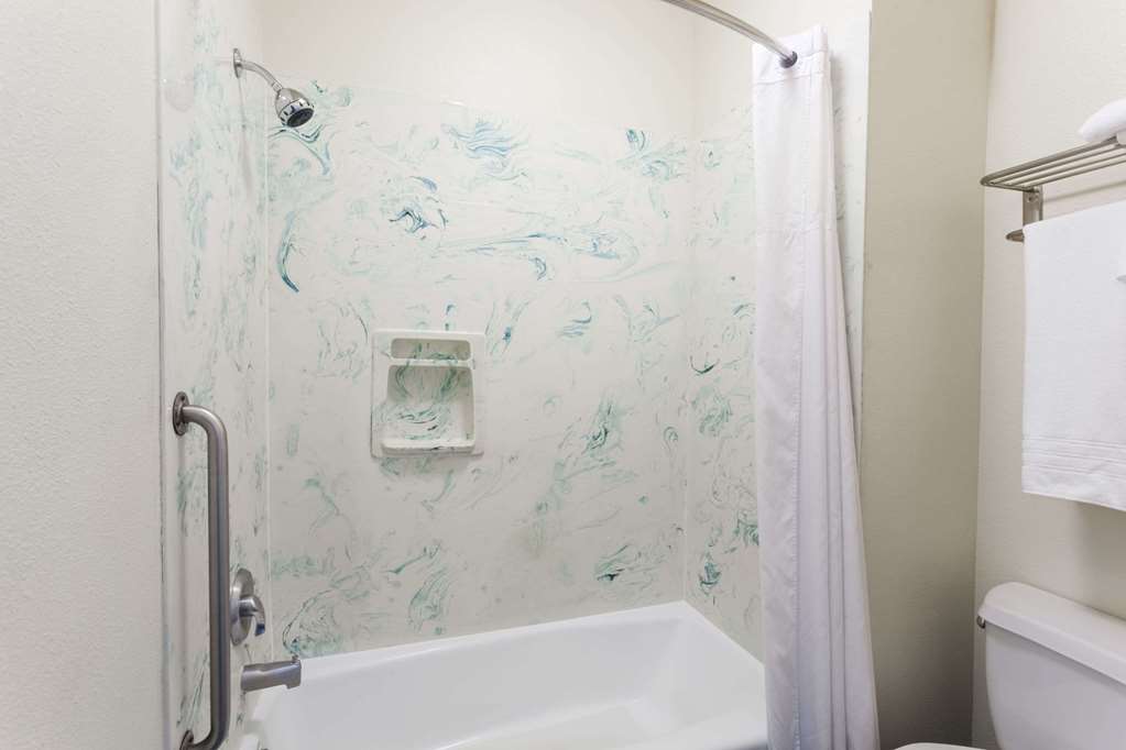 Days Inn & Suites by Wyndham South Gate - photo 7