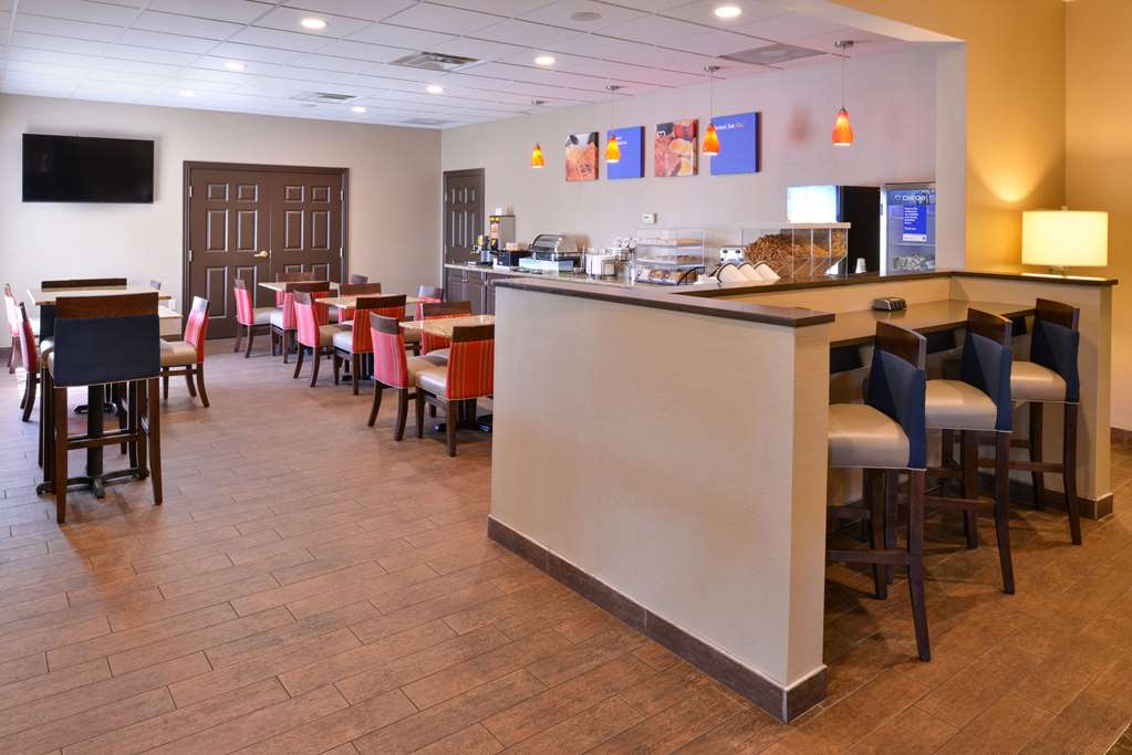 Comfort Inn & Suites Fayetteville University Area - photo 32