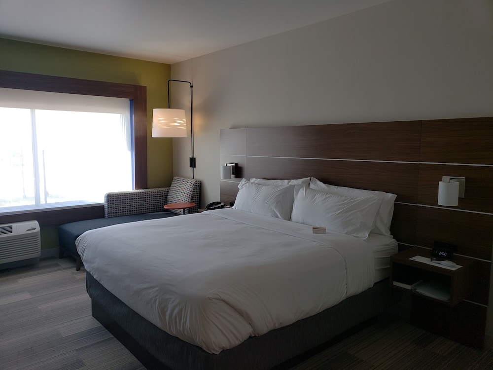 Holiday Inn Express & Suites Brigham City North Utah by IHG - photo 11