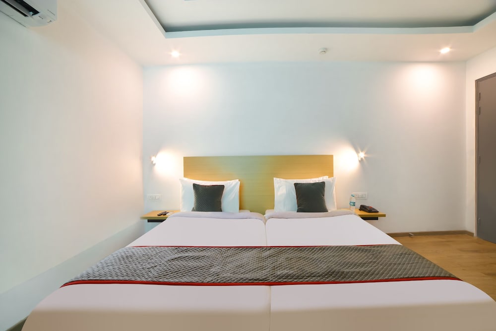 OYO Townhouse 120 Shushant Lok
