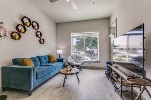 Lush Downtown Condo on RiverWalk w King Ste Free Parking Pet Friendly Centrally Located on Riverwalk — 4-Star Luxury Hotel in San Antonio, United States