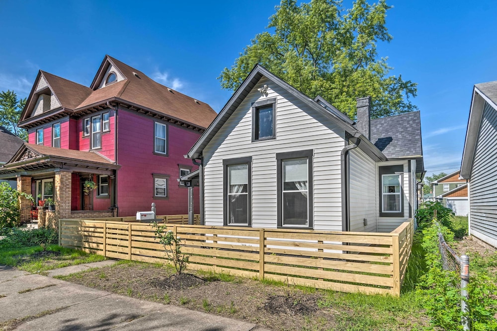Quaint And Cozy Indianapolis Getaway with Yard in Indianapolis, United States