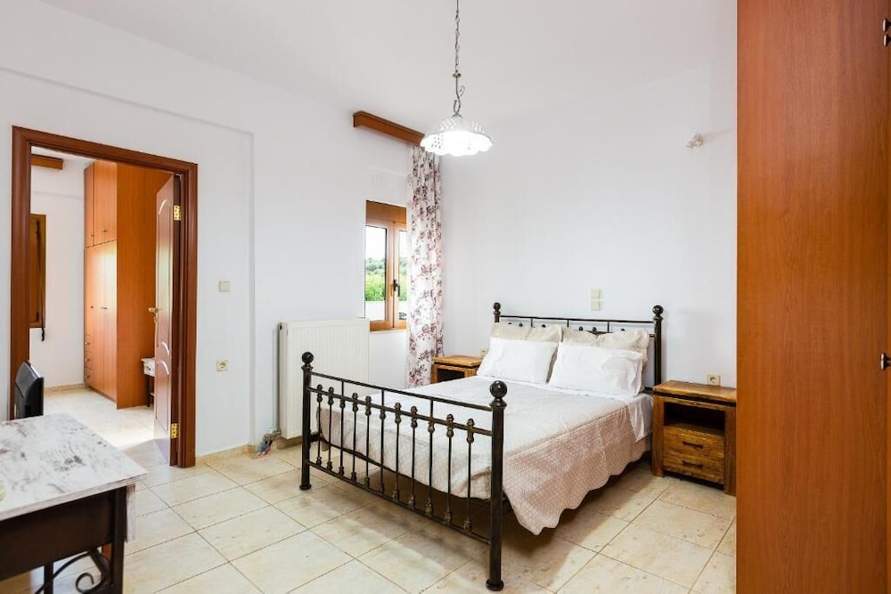 Villa Eleftheria — 4-Star Luxury Hotel in Panormos, Greece