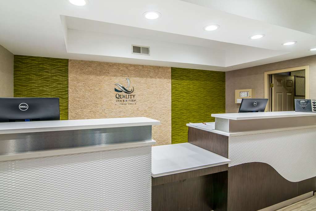 Quality Inn & Suites Near White Sands National Monument - photo 4