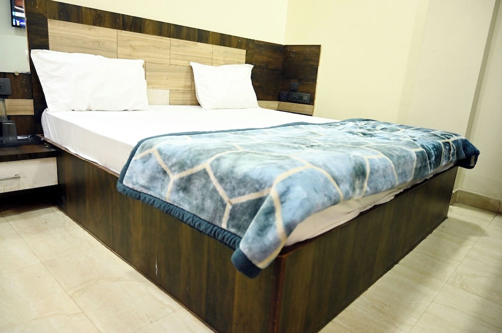 Hotel Crystal - last minute hotel in Ghaziabad