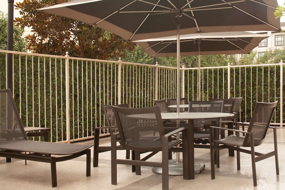 Embassy Suites by Hilton Houston Near the Galleria - photo 24