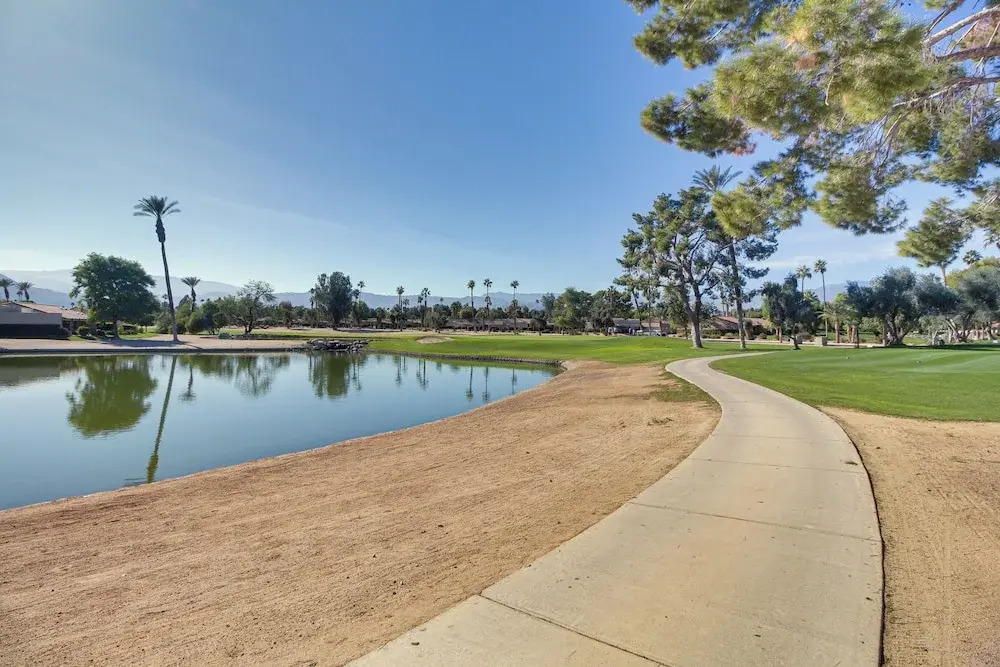 Pet friendly Palm Desert Gem on Golf Course - photo 14