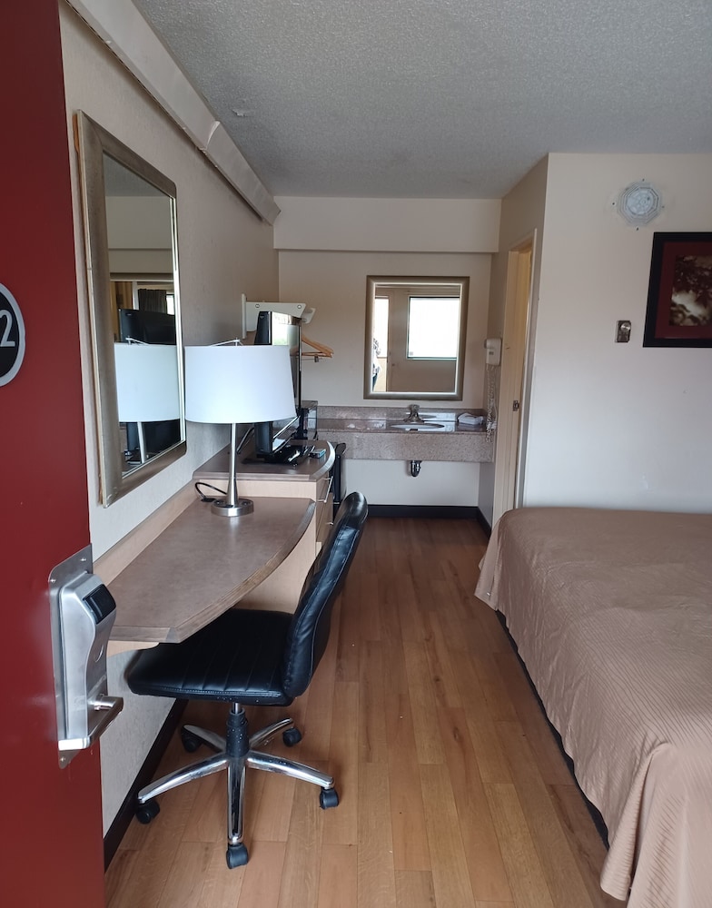 Red Roof Inn Detroit Southfield - photo 6