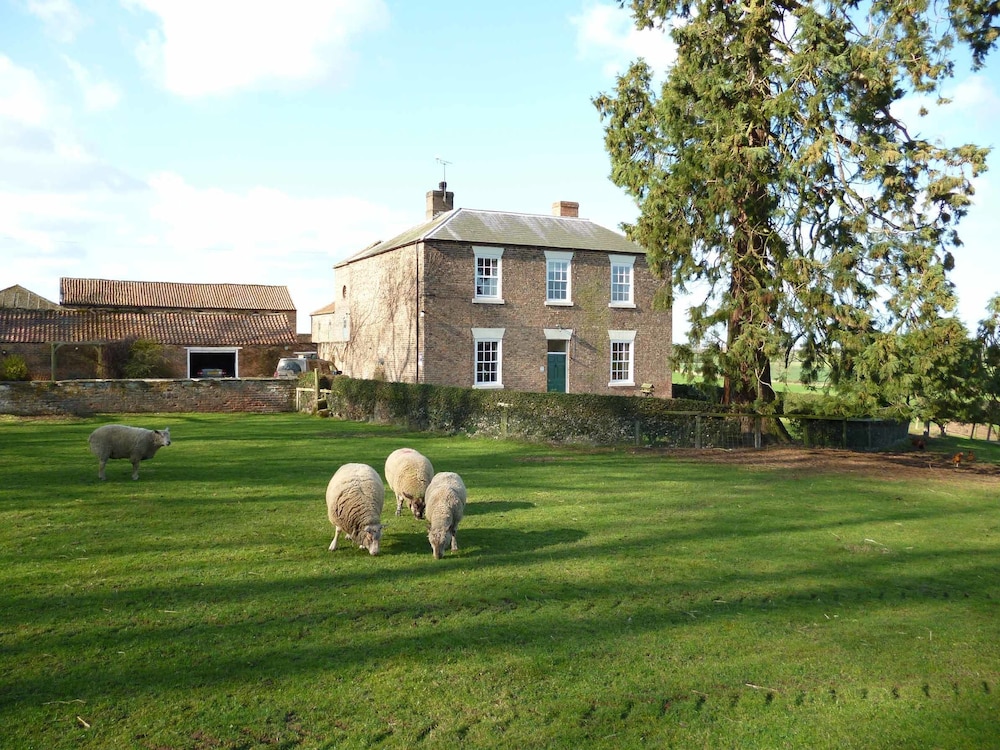 Cundall Lodge Farm Bed & Breakfast — 5-Star Luxury Hotel in York, United Kingdom