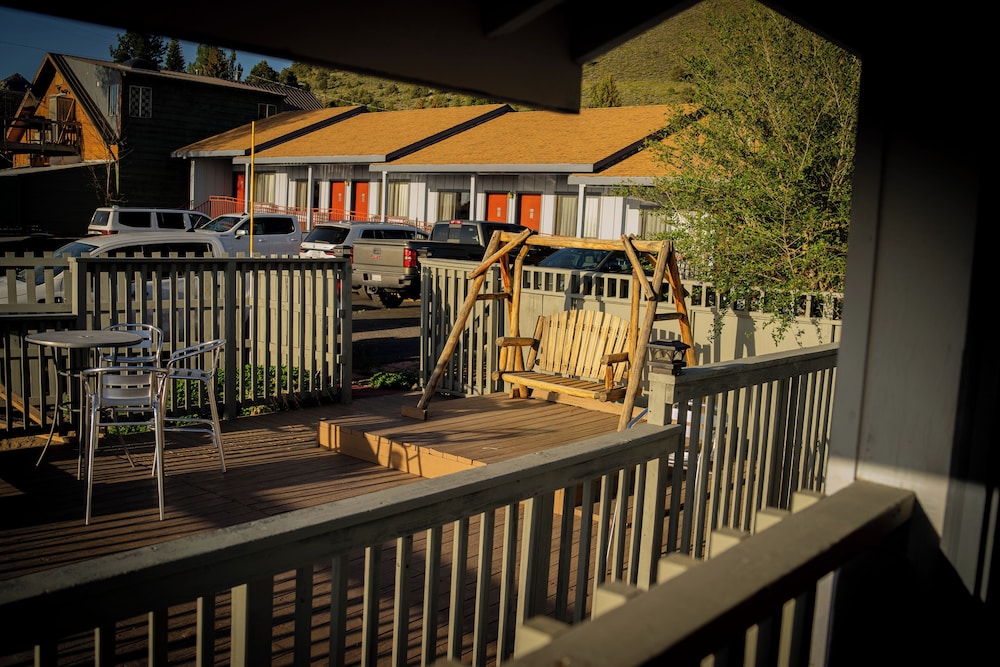 Yosemite Gateway Motel - photo 80