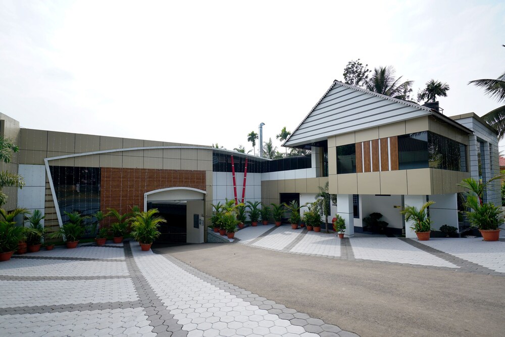 Oyo 6526 Ap Residency City in Wayanad, India