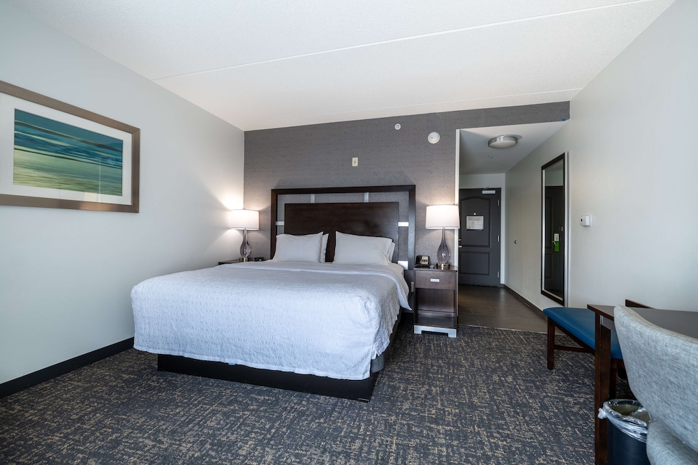 Hampton Inn & Suites Greensboro Coliseum Area - photo 20