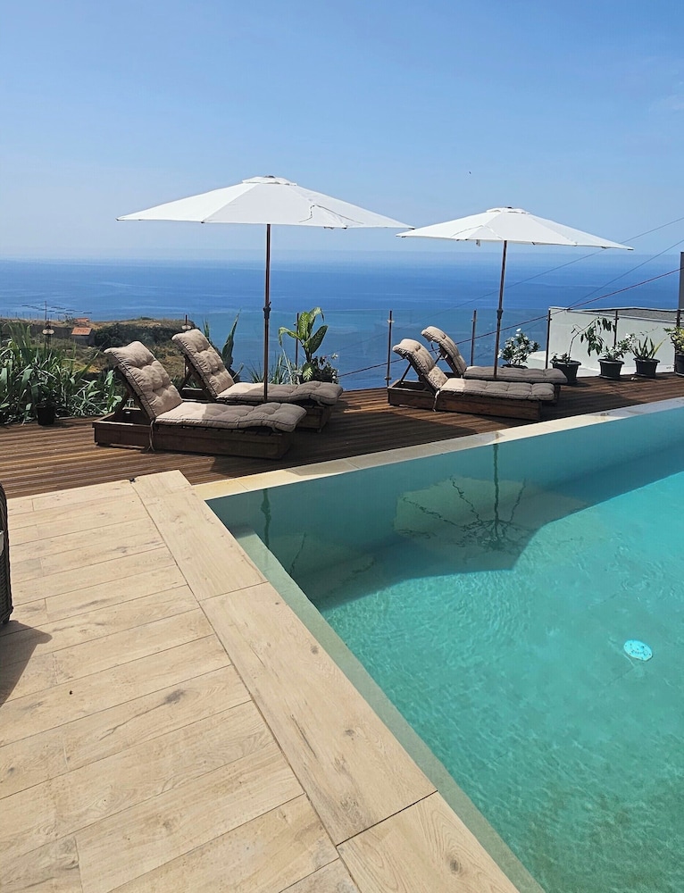 Les Terrasses Suites in Calheta, Portugal