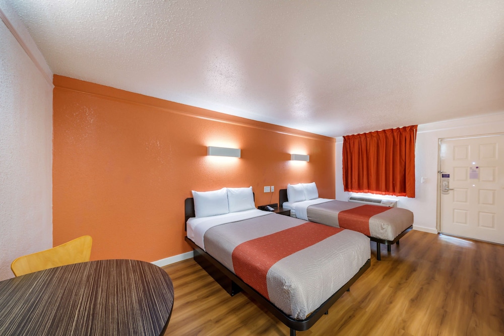 Motel 6 Dallas TX Farmers Branch - photo 7