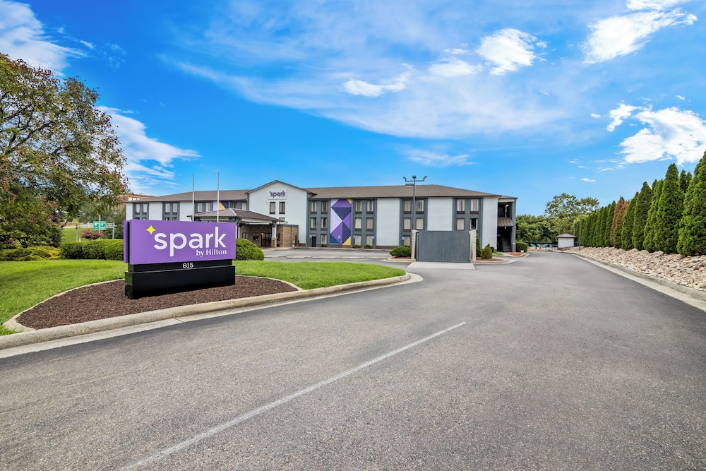 Spark by Hilton Roanoke Civic Center - photo 42