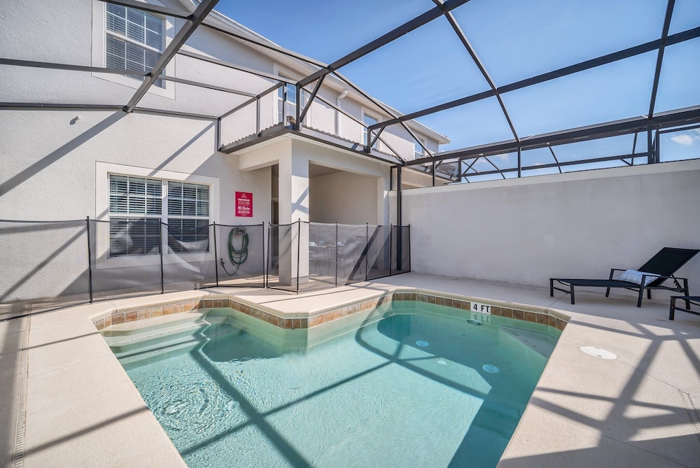 In the Heart of Kissimmee Storey Lake Resort 4bd 3ba Pool Townhome #4sl4857 — 4-Star Luxury Hotel in Kissimmee, United States