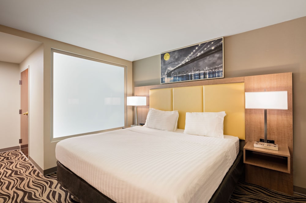 Holiday Inn Express Brooklyn an IHG Hotel - photo 3