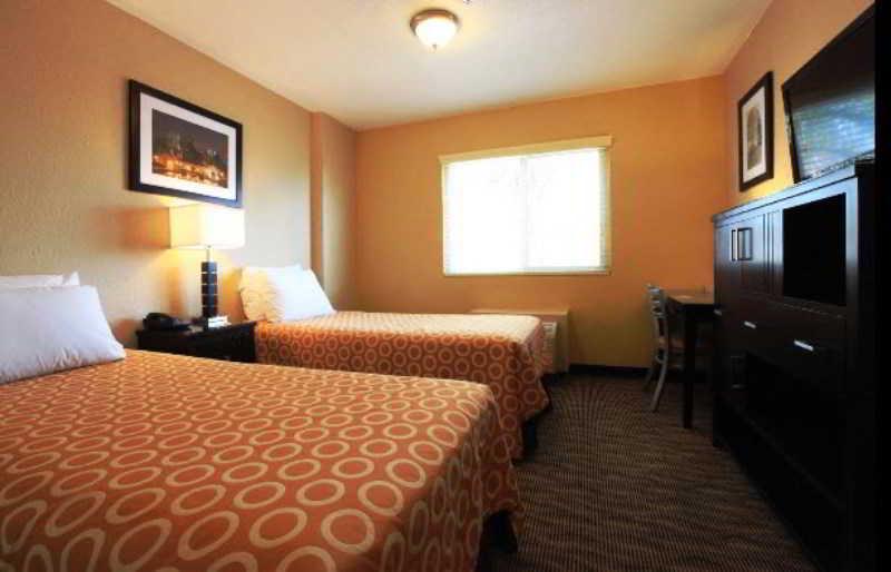 Americas Best Value Inn San Diego Downtown - photo 12