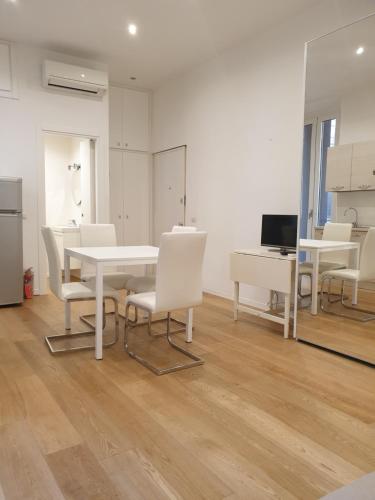 Casa Dina Monolocale Washington de Angeli — 4-Star Luxury Hotel in Milan, Italy