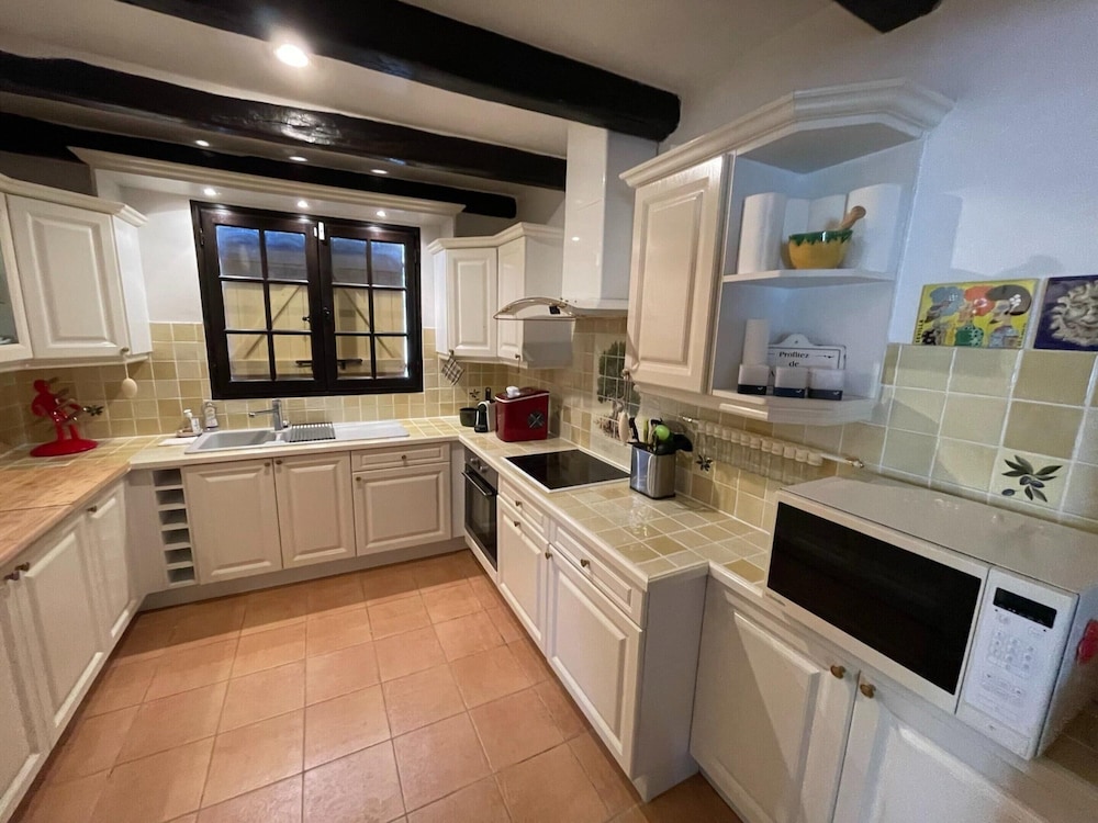 Villa in Vidauban With Pool and BBQ — 4-Star Luxury Hotel in Vidauban, France