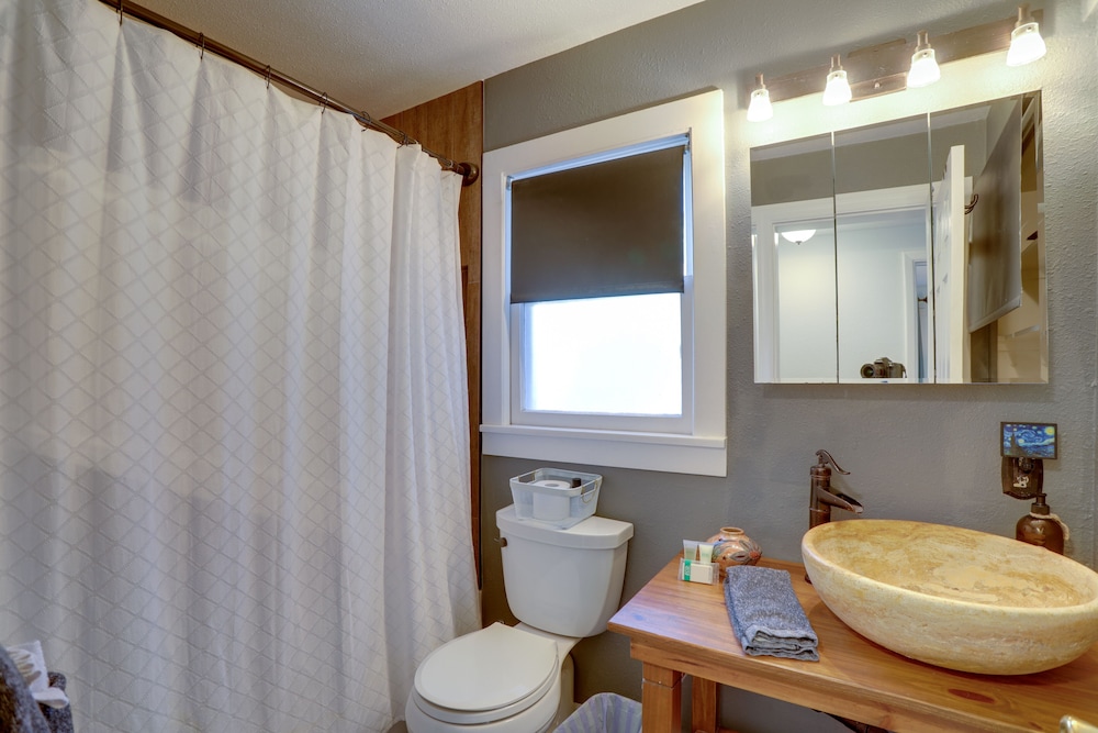 St Petersburg Vacation Rental Home w Pergola - photo 9