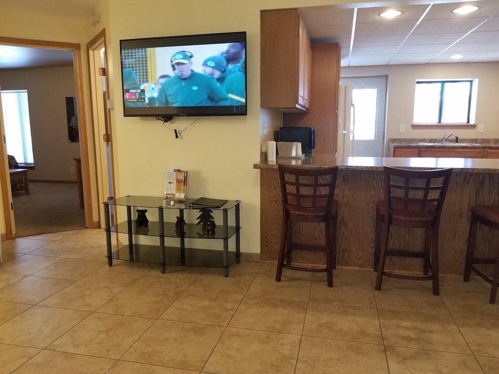Amber's Inn & Suites - photo 22