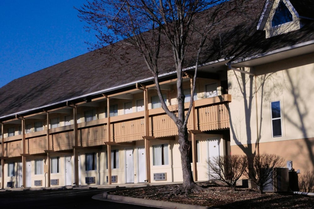 Brookwood Inn - photo 37